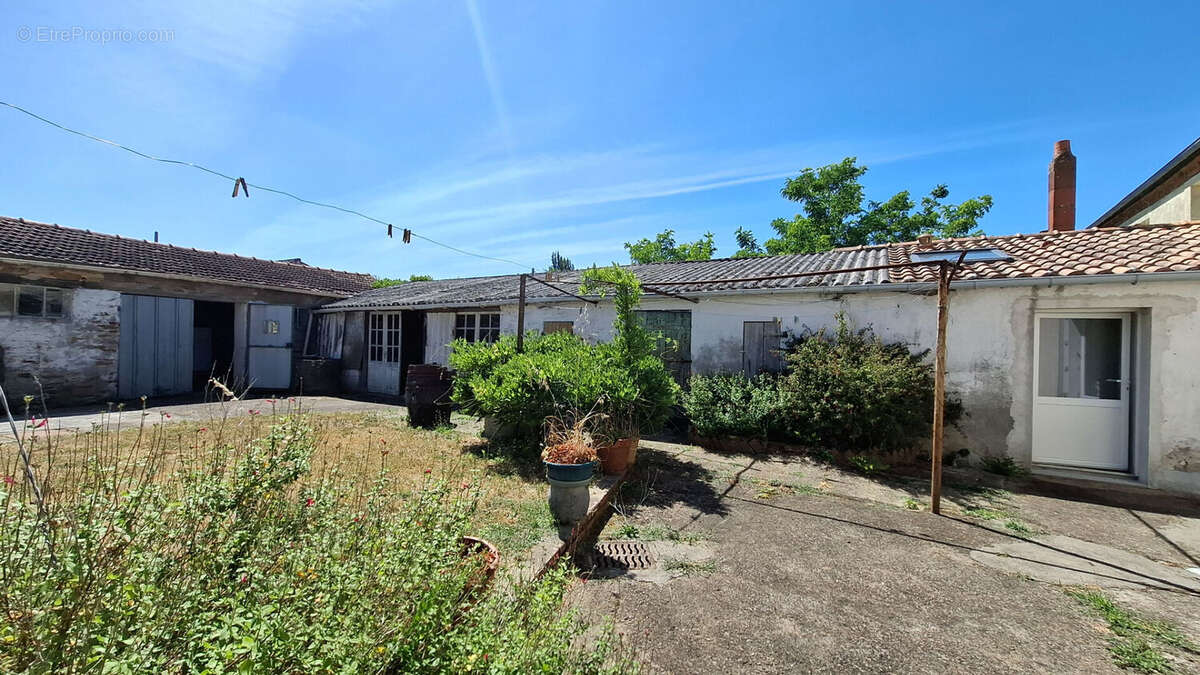 Grande maison familiale, 4 chambres, garage et dépendances. - photo 13