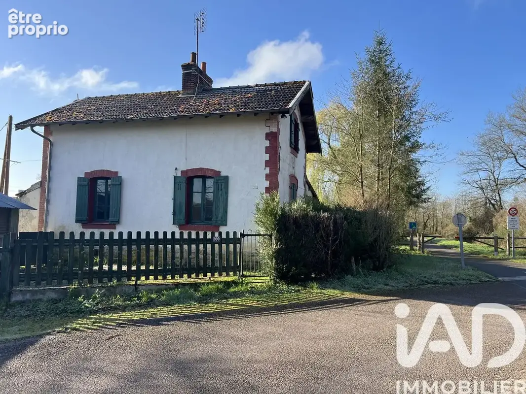 Photo 1 - Maison à SAINT-YAN