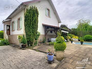 Maison à MONTREUX-JEUNE