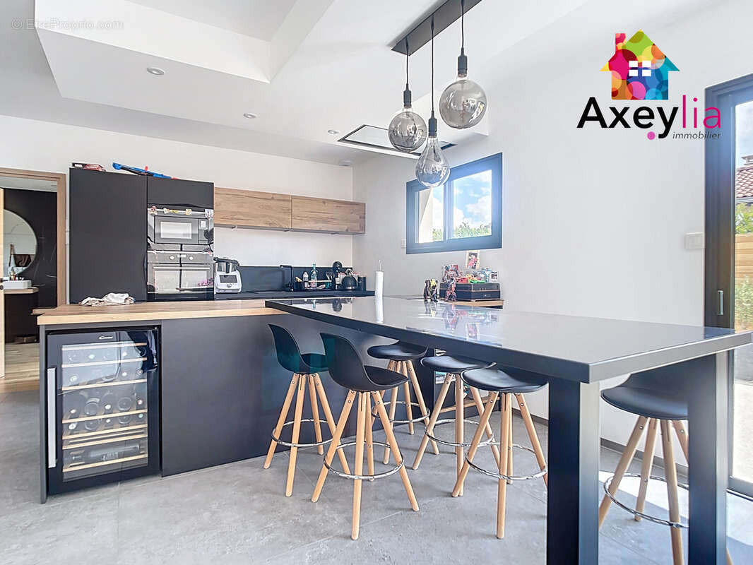 Maison à POUILLY-SOUS-CHARLIEU