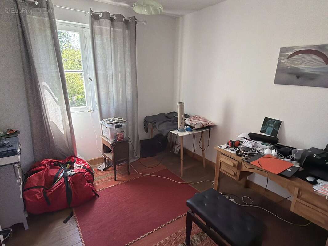 Maison individuelle rénovée de 4 chambres, située à la lisière d'une ville animée - photo 10
