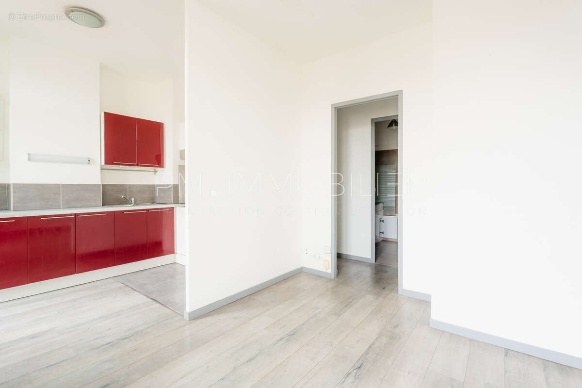 Appartement à MARSEILLE-4E
