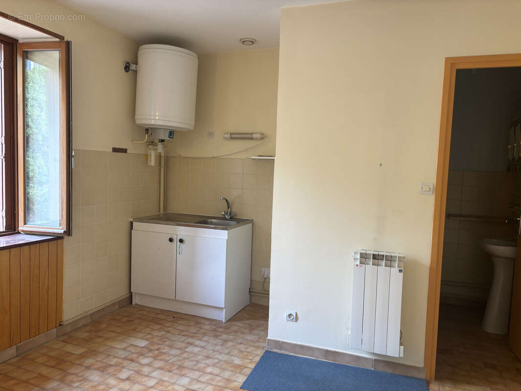 Appartement à SAINT-JULIEN-MOLIN-MOLETTE