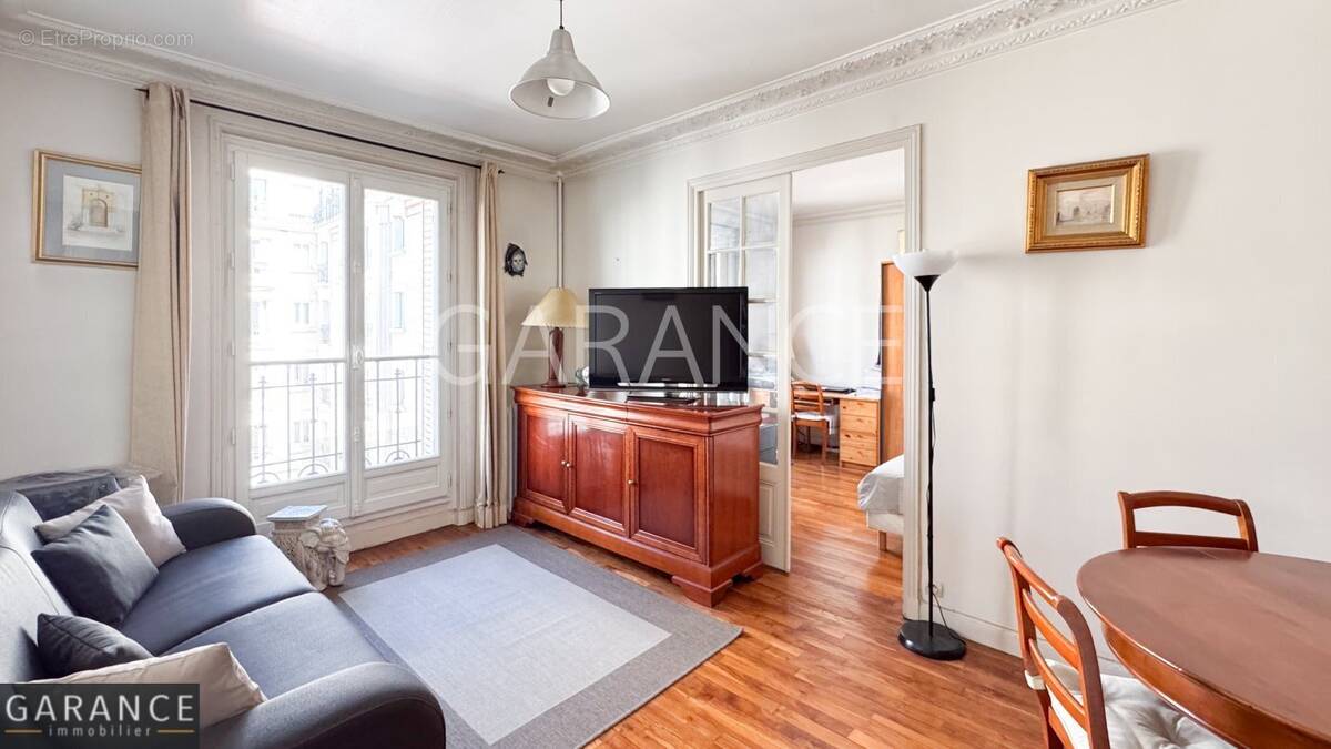 Appartement à PARIS-14E