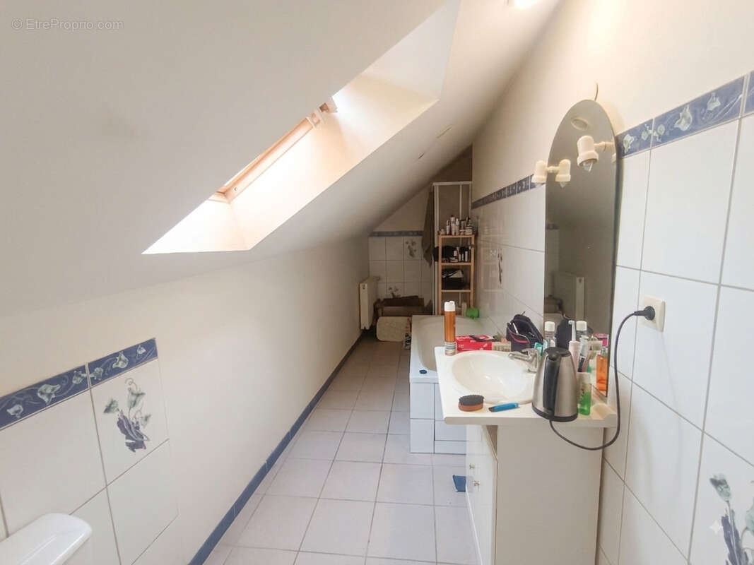 Idéal pour un investissement locatif ou un premier achat cet ensemble de deux appartements venus en un seul lo - photo 9