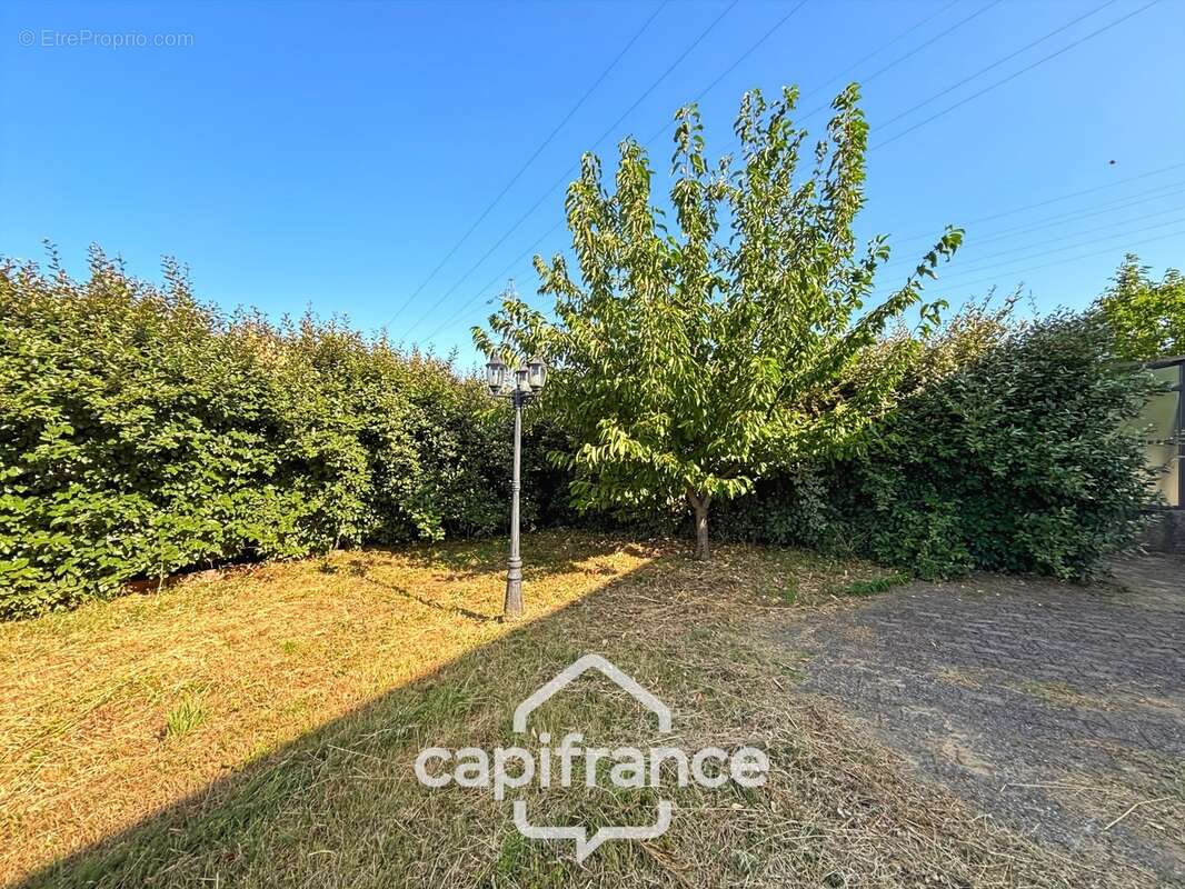 SAINT-VALLIER – Maison familiale de caractère de 202 m² sur un magnifique terrain de 1 878 m² - photo 6
