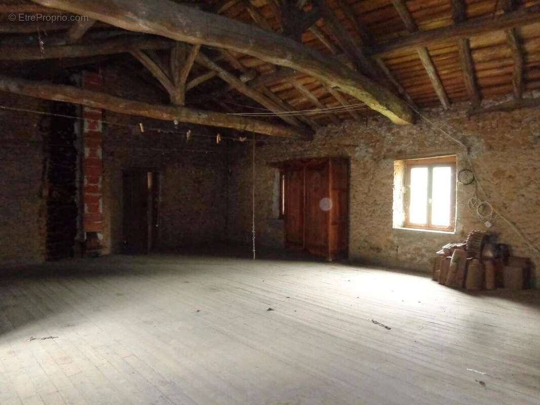 Maison à CHAMBOST-ALLIERES