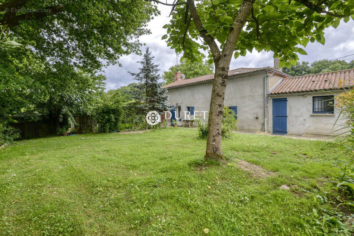 Maison à LA BOISSIERE-DU-DORE