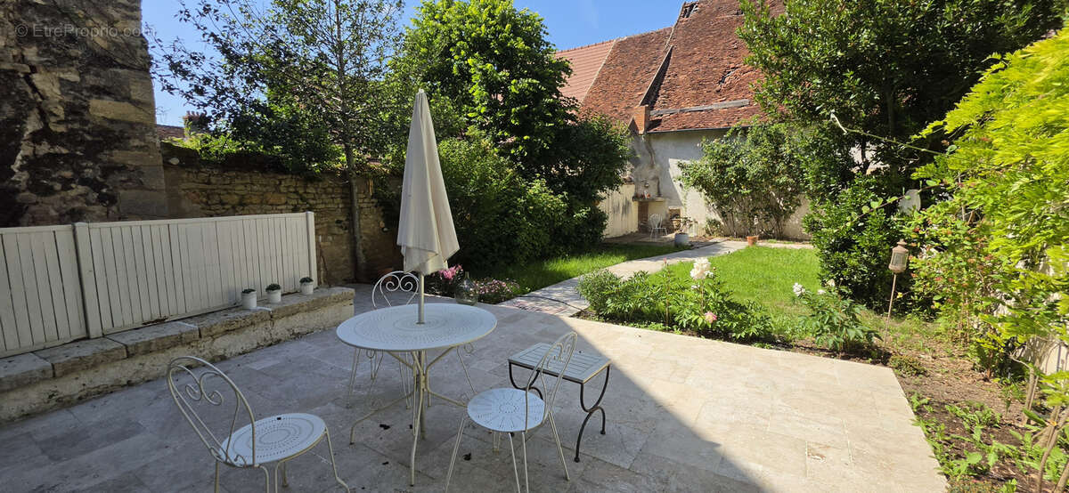 Maison à VARZY