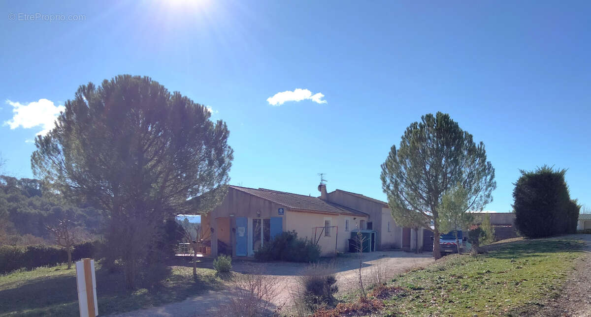 Commerce à VILLELAURE