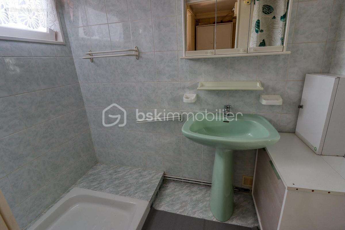 Terrain de loisirs avec bungalow et ponton - photo 10
