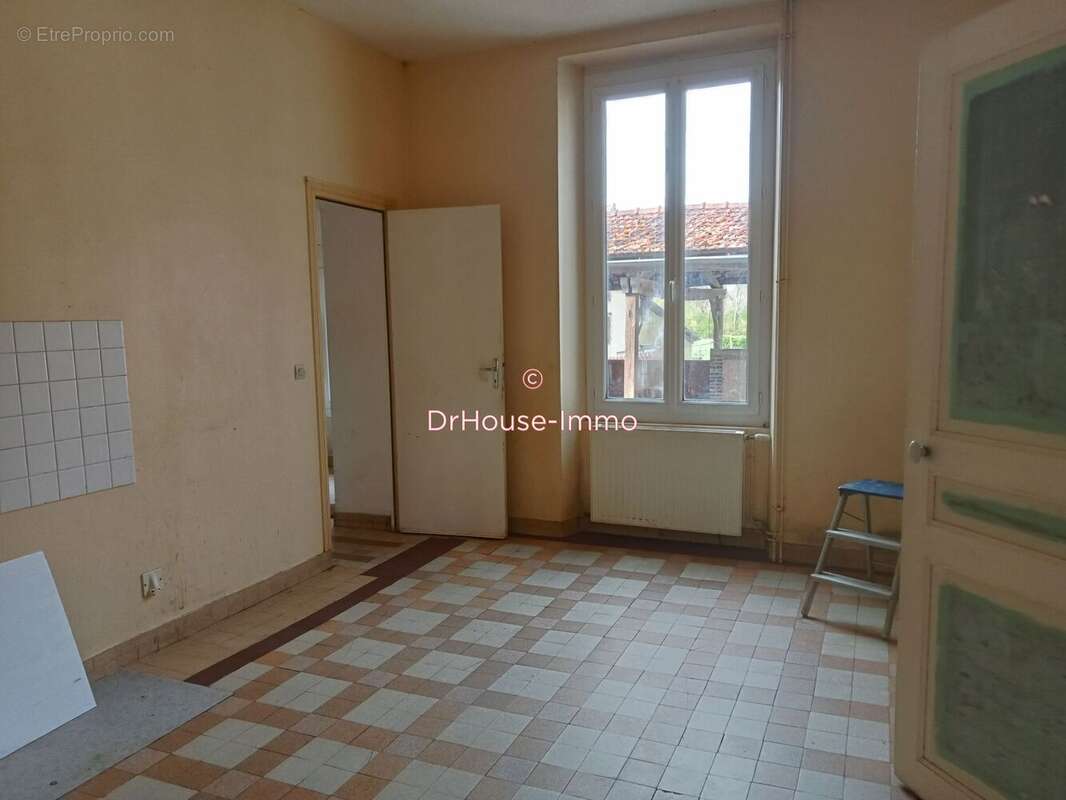 Maison à GY-LES-NONAINS