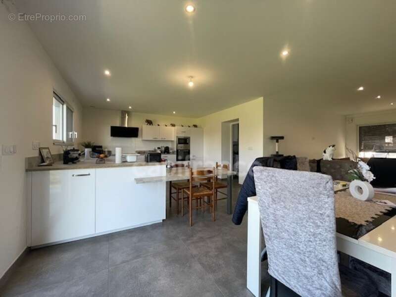 Maison plain pied à vendre 5 pièces JUGEALS NAZARETH - photo 4