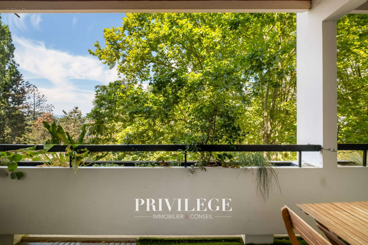 Appartement 3 pièces avec deux balcons et vue sur la végétation - photo 6