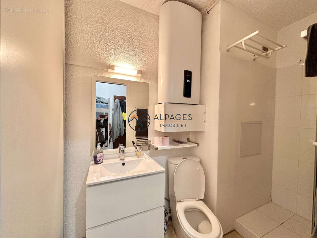 Salle de douche - Appartement à RISOUL