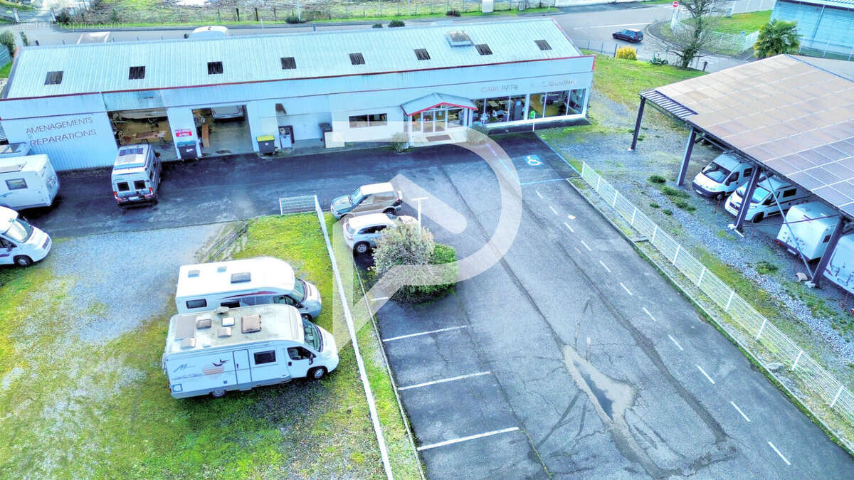 Local commercial Artix 629 m2 - photo 2