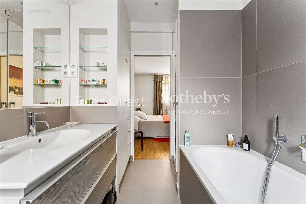Appartement à NEUILLY-SUR-SEINE