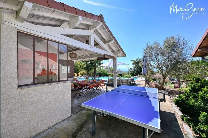 Propriété exceptionnelle à VALEILLE (42) avec parc agréamenté d'une piscine à débordement - photo 38
