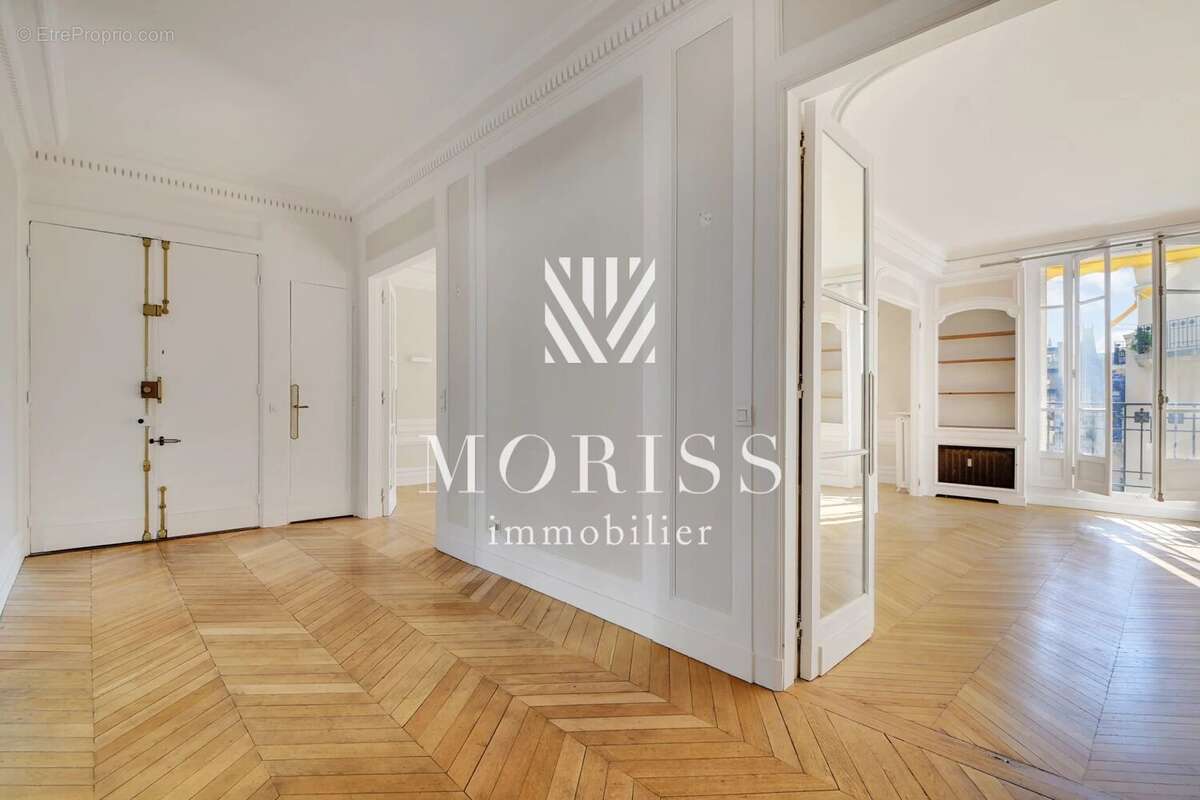 Appartement à PARIS-16E