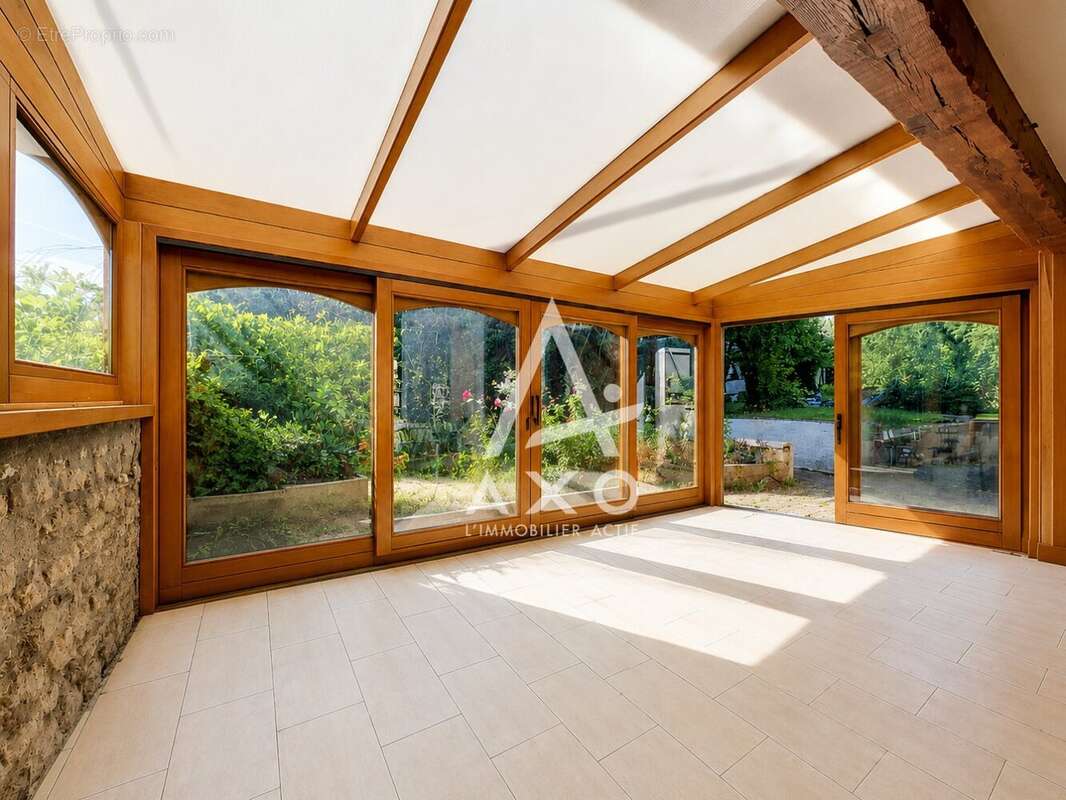 Maison familiale avec garage et dépendance - photo 2