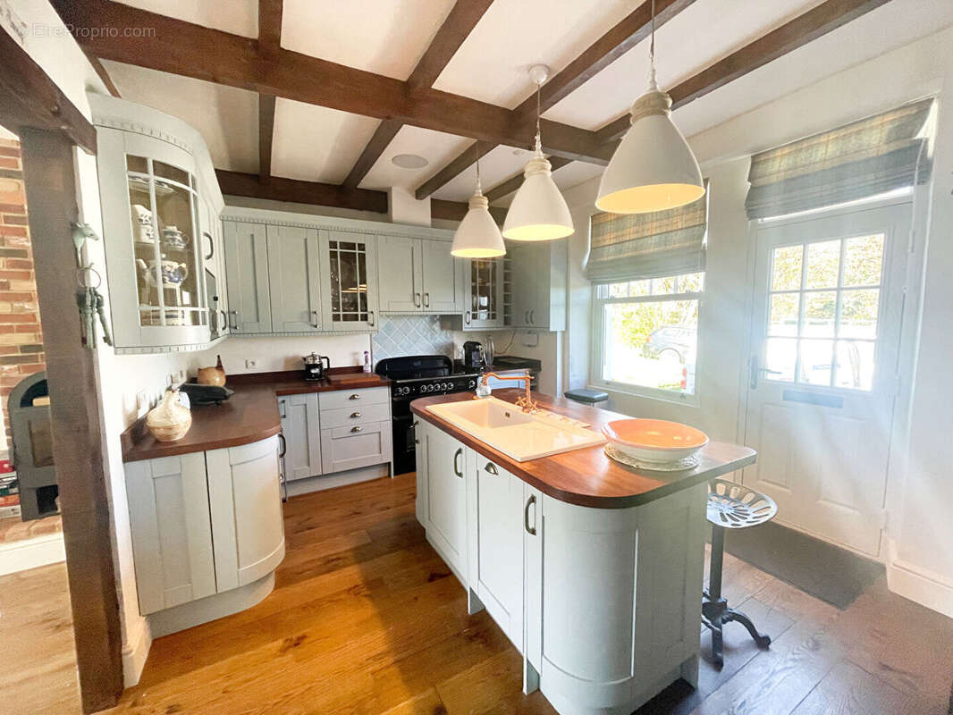 FINISTÈRE: Proche Huelgoat. Belle maison de campagne rénovée avec 3 ch, 2 sdb et jardin. - photo 4