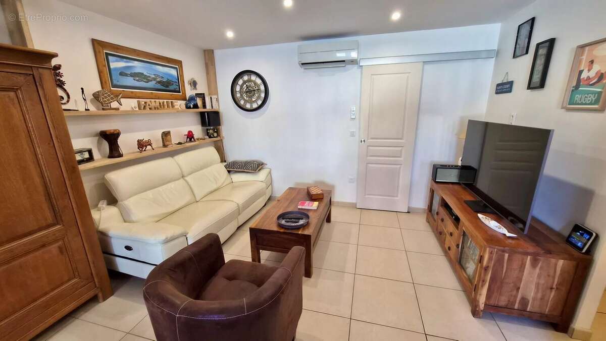Maison à POUZOLLES
