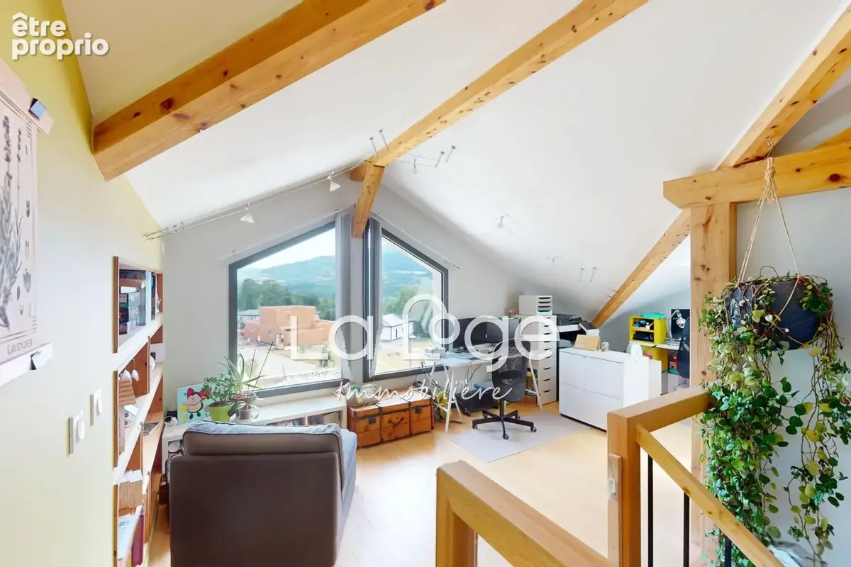 Maison 141 m² à Saint-Bonnet-En-Champsaur  - photo 9
