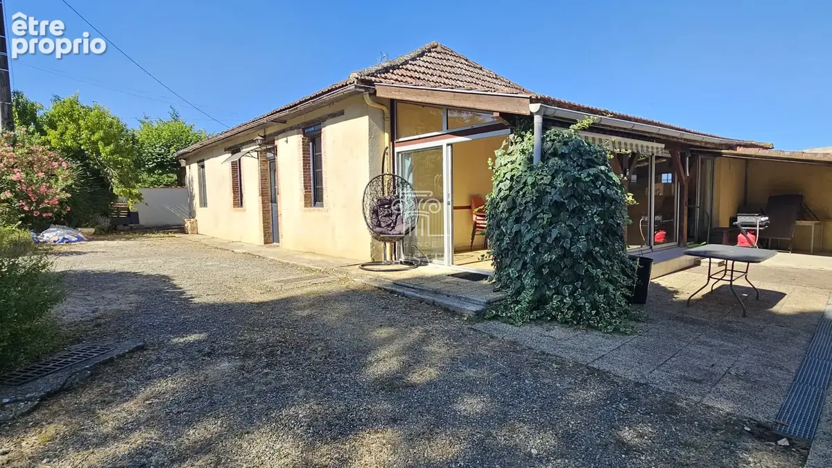 Maison de plain-pied 3 chambres et appartement indépendant 2 chambres sur garage - photo 2