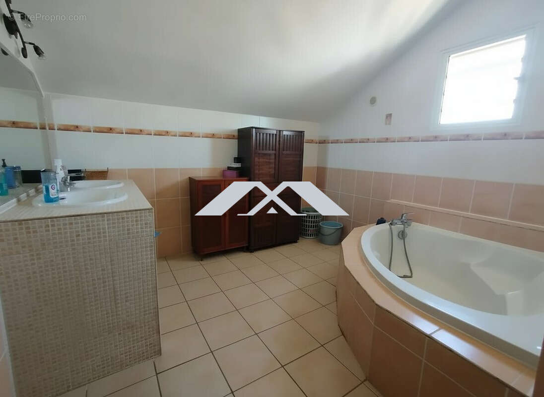 Maison à SAINTE-SUZANNE