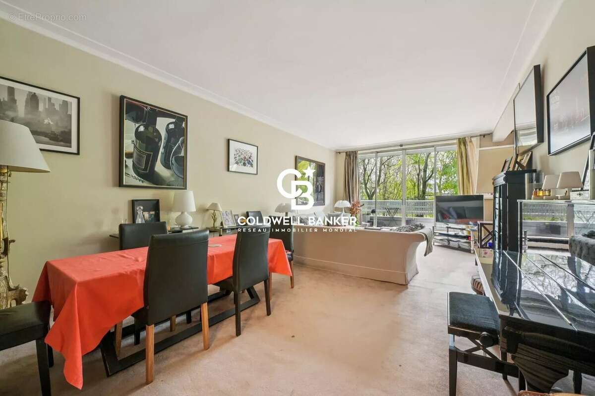 Appartement à PARIS-16E