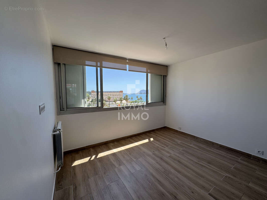 T3 rénové - Ascenseur - vue mer - 67m2 - photo 6