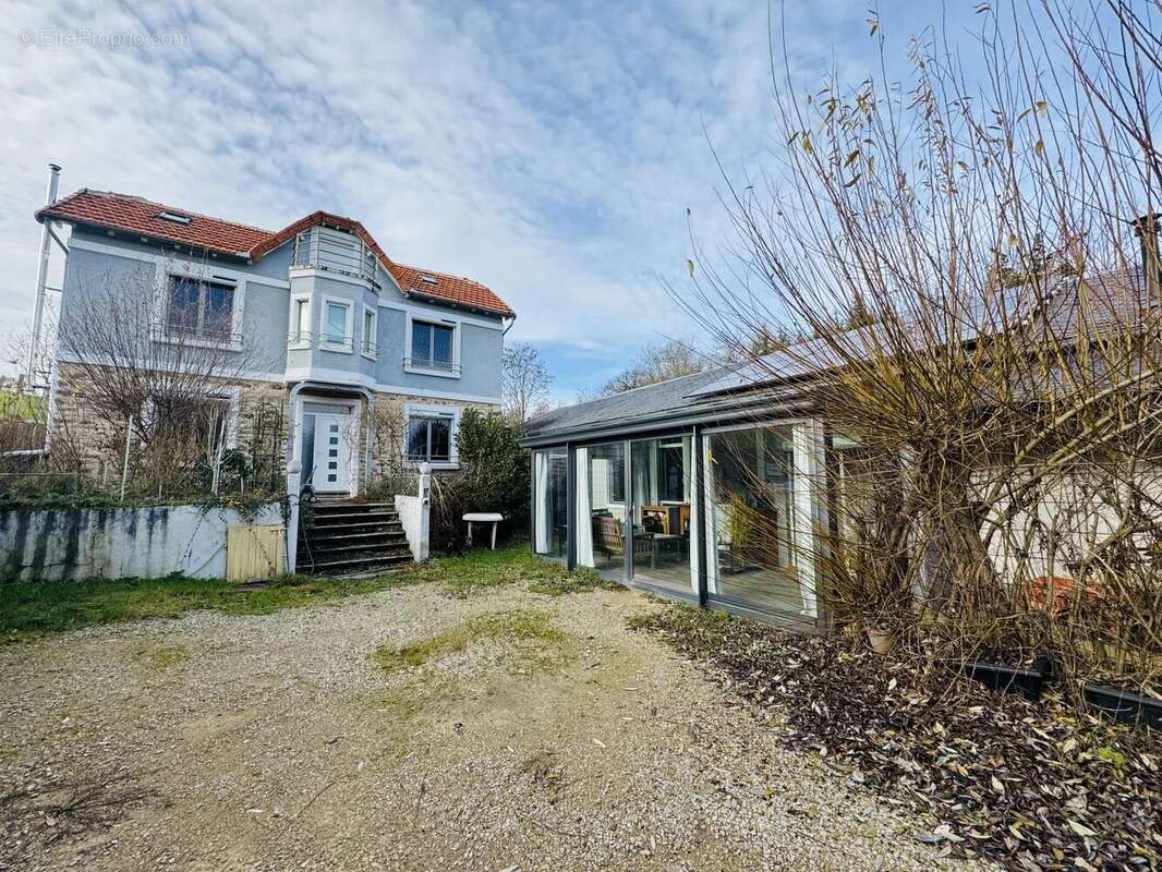 Maison à LA SALVETAT-PEYRALES