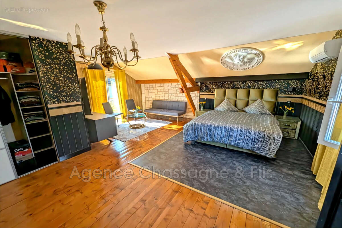 Maison à SAINT-PANTALEON-DE-LARCHE