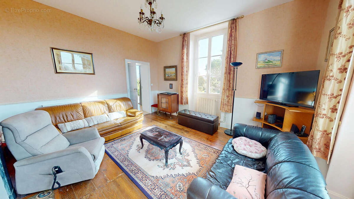 Salon  - Maison à VIC-FEZENSAC