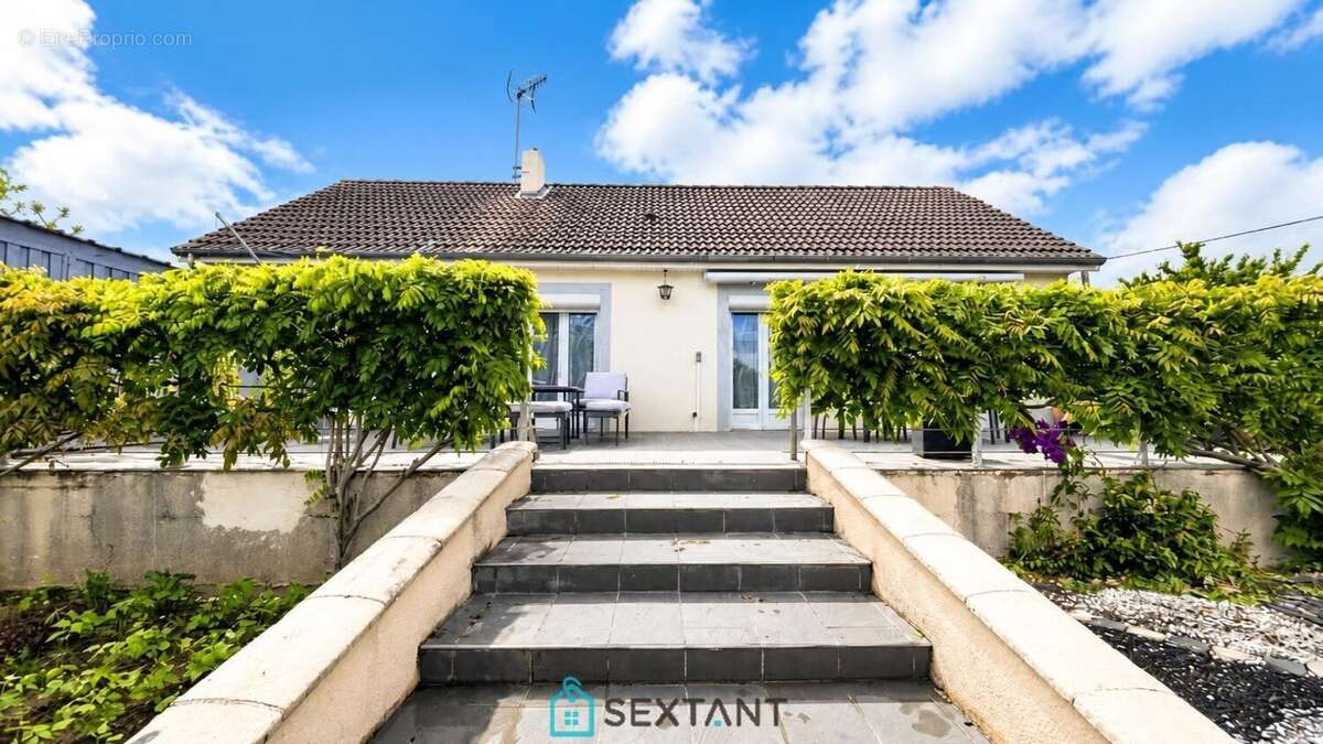 Pavillon familial de 140 m² avec dépendance aménagée, sous-sol complet et grand terrain de 1 000 m² - photo 19