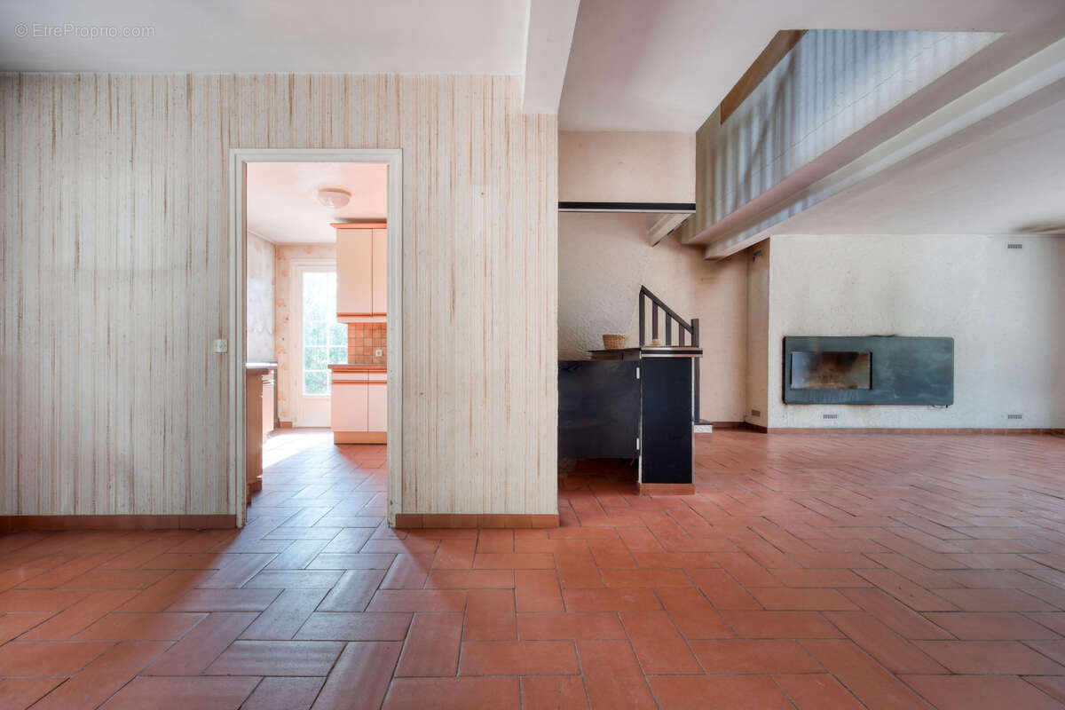 Maison familiale 10 pieces - 6 chambres - sous sol total - terrain de 1800m2 - photo 13