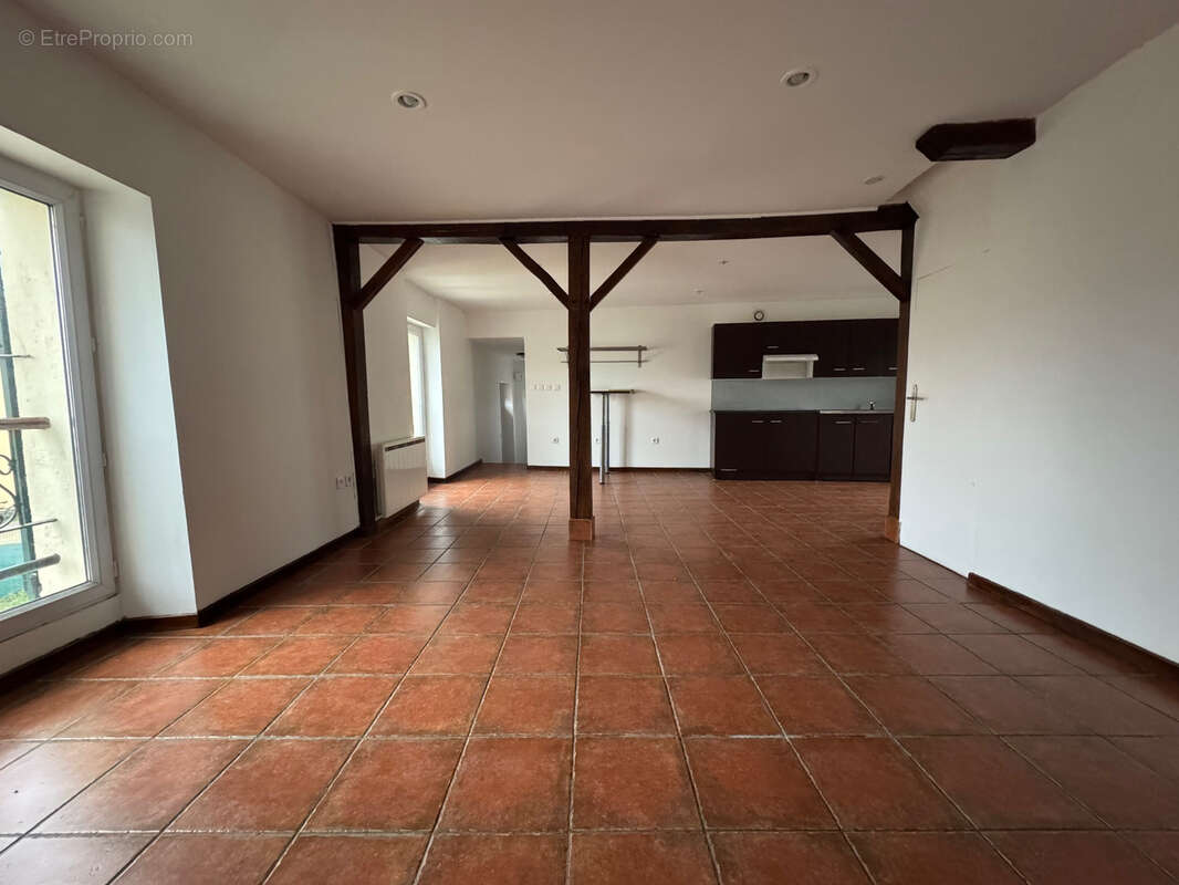 Appartement à LA CHAPELLE-EN-SERVAL