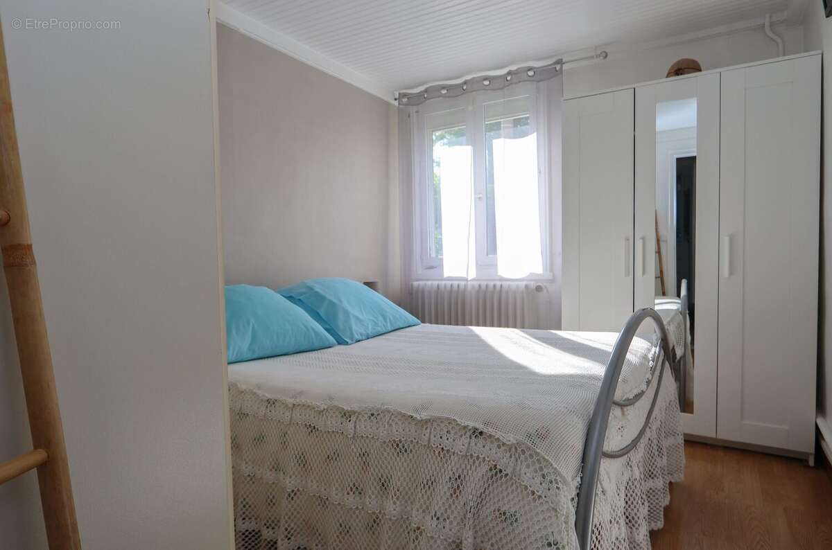 Maison à SAINT-JEAN-DE-LA-RUELLE