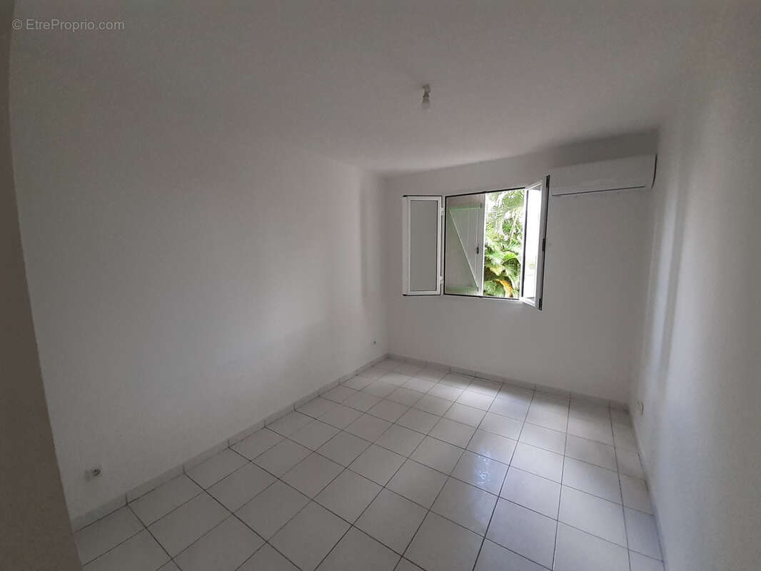 Appartement à BAIE-MAHAULT