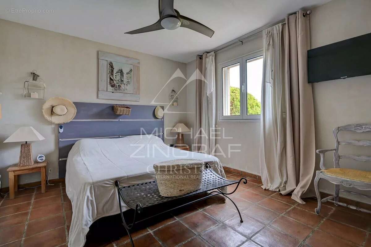 Maison à SAINT-CYR-SUR-MER