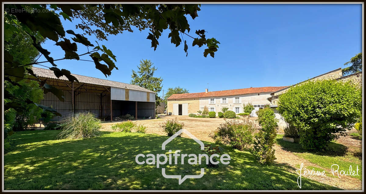 Maison en pierre à vendre Champigny-En-Rochereau (86), 6 pièces, 4 chambres, terrain 1 900 m² avec dépendances - photo 4