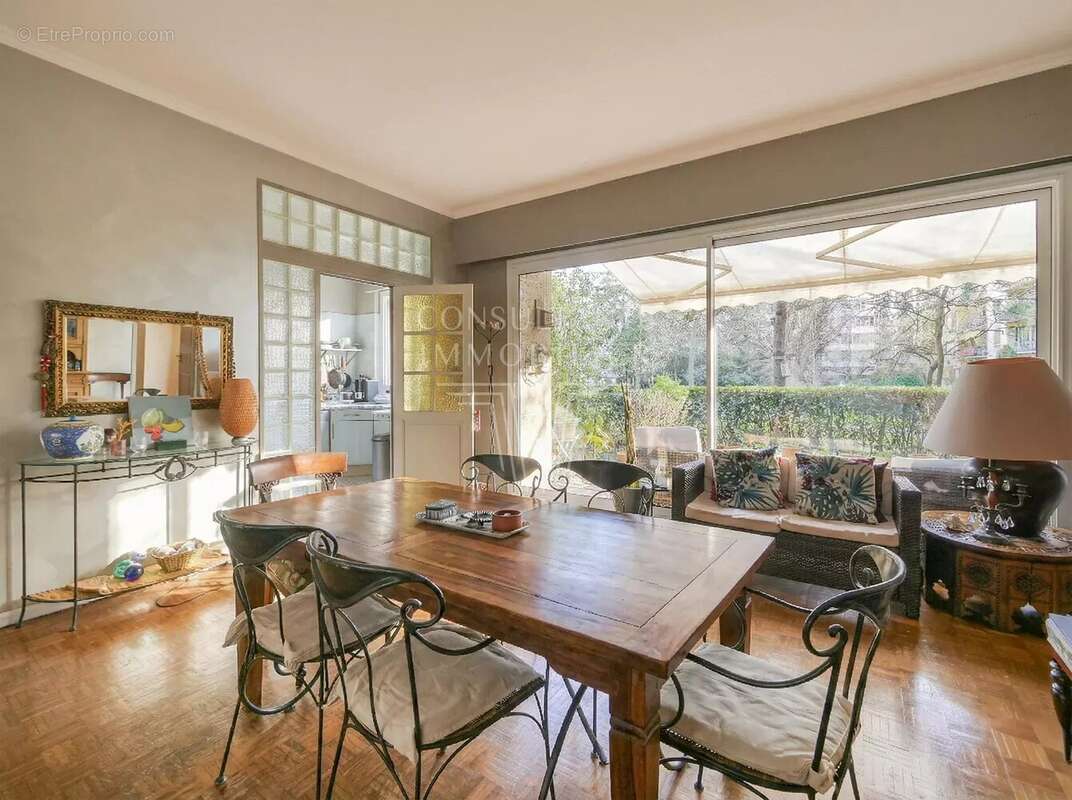 Appartement à NEUILLY-SUR-SEINE