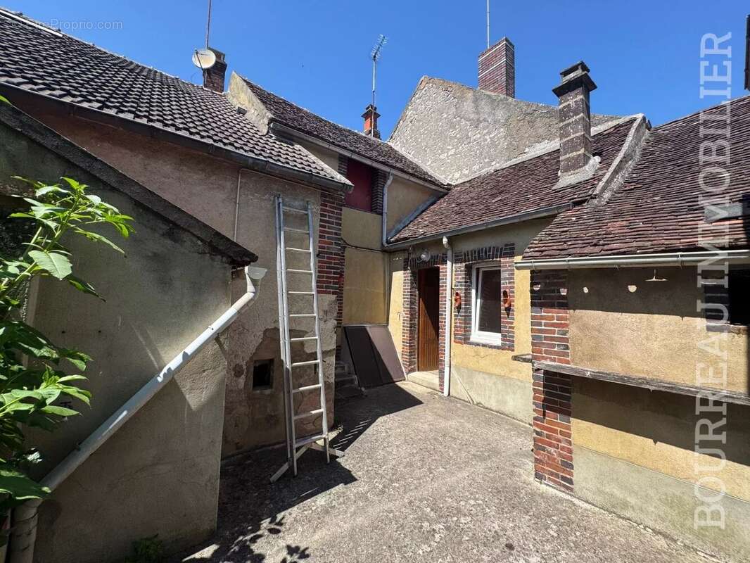 Maison à BRIENON-SUR-ARMANCON