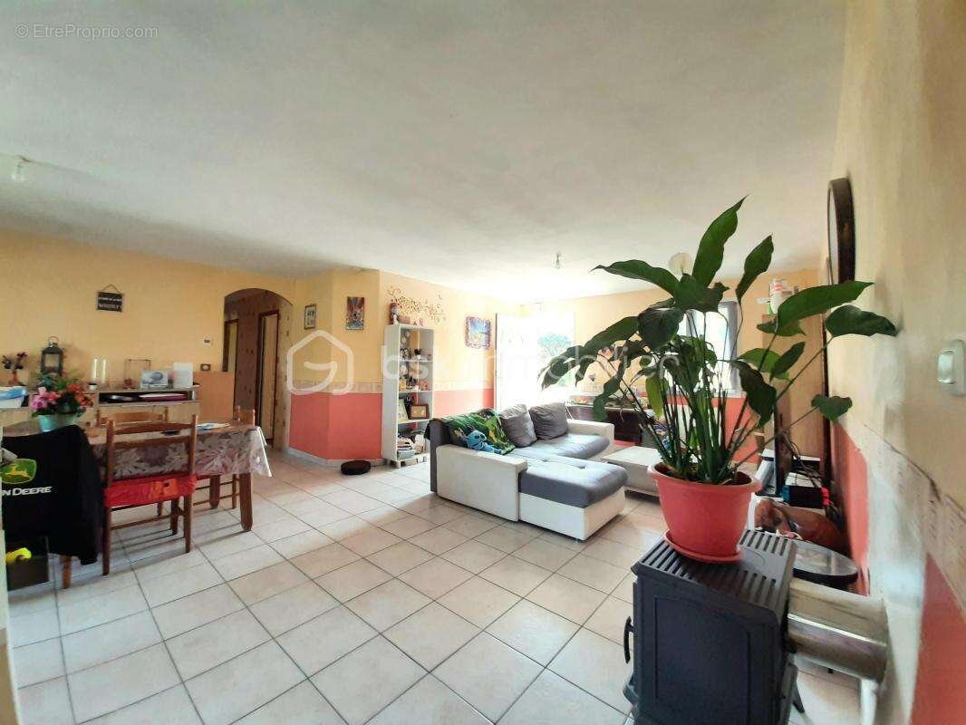 Maison à SAINT-LAURENT-SUR-GORRE