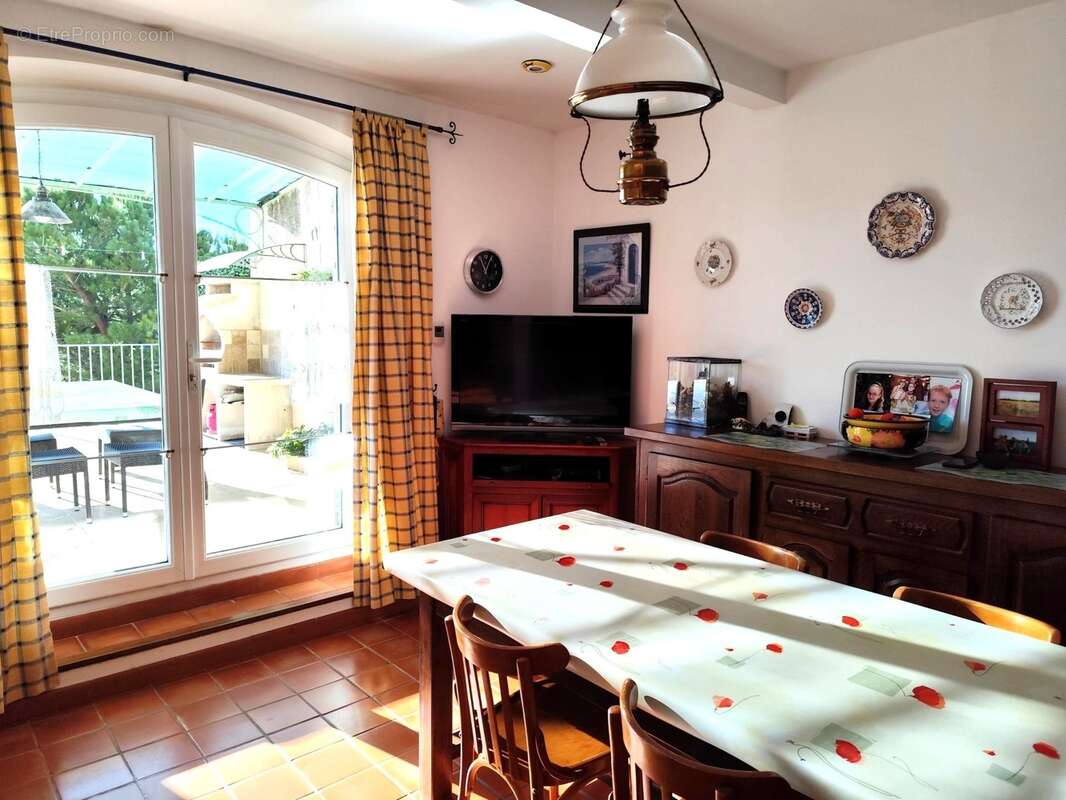 VAR (83) VINS SUR CARAMY, Magnifique Villa de charme de 163m² + studio 20m²et dépendances/1939m²avec piscine - photo 5