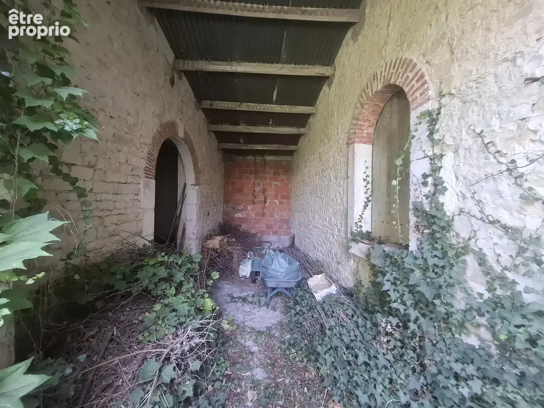 Grande maison en pierre avec deux grandes granges et jardins privés - photo 18