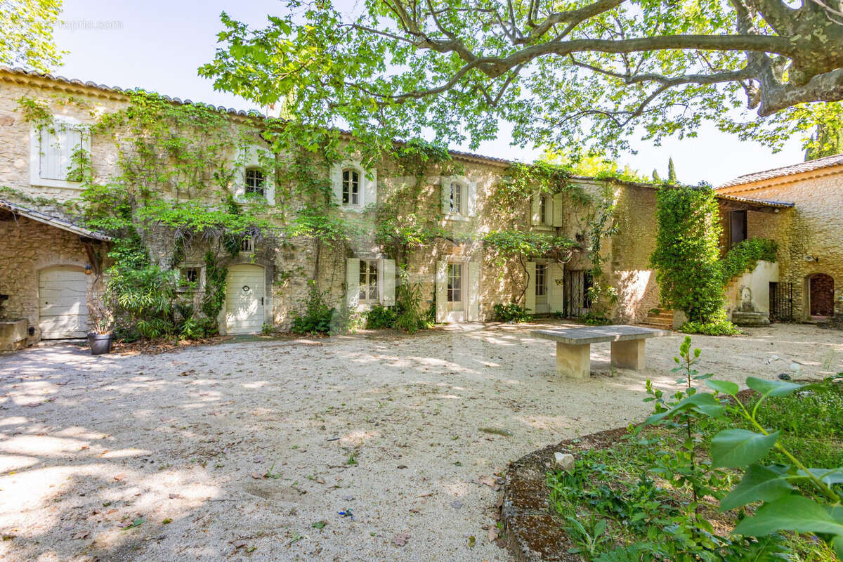 Maison à GORDES