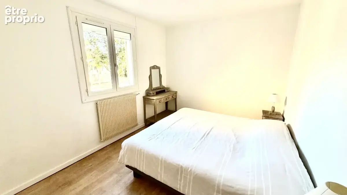 Villa de plain pied de 130 m² habitable avec dépendance sur 1300 m² de jardin clos et arboré - photo 11