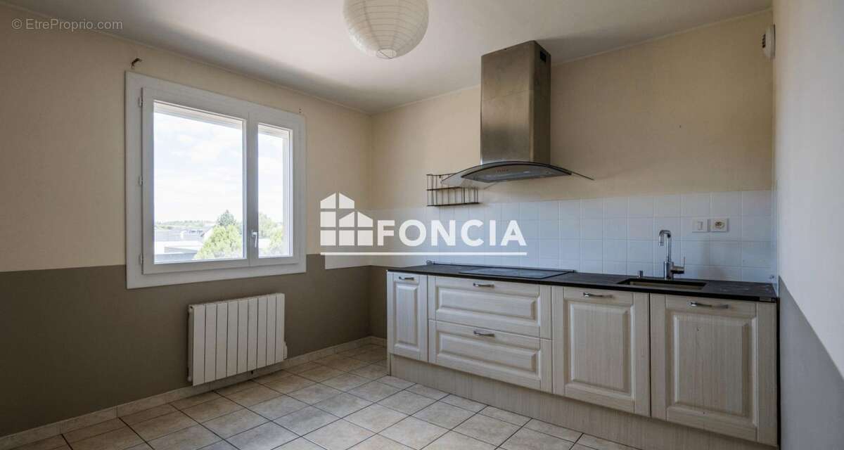 T4 de 100 m² avec garage, cave, climatisation et vue dégagée – Les Balquières - photo 3