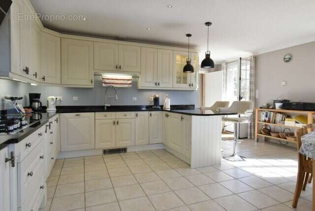 n°5 - Maison à CHAROLLES